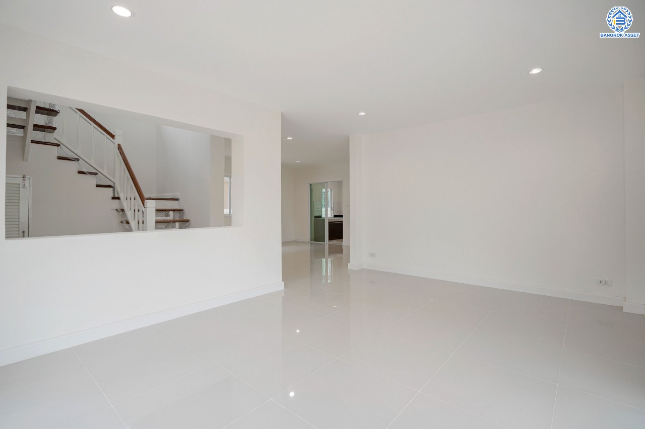 บ้านมือสองตกแต่งใหม่ โครงการ มณีรินทร์พาร์ค รัตนาธิเบศร์-ท่าอิฐ หลังมุม แบรนด์ Property Perfect เนื้อที่ 74.10 ตร.ว. ฟังก์ชัน 3 ห้องนอน 3 ห้องน้ำ 1 ห้องอเนกประสงค์ จอดรถได้ 2 คัน บนทำเลศักยภาพ เชื่อมต่อทั้ง ถนนรัตนาธิเบศร์ และถนนราชพฤกษ์ ใจกลาง 2 เซ็นทรัลฯ ใกล้ทางด่วน "งามวงศ์วาน" และรถไฟฟ้า "สถานีบางรักน้อยท่าอิฐ"